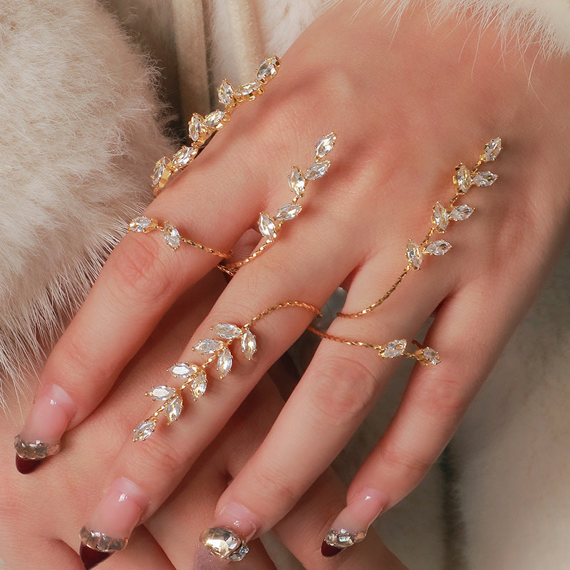 18K gold plated triple ring chain close-up UAE Jewelique