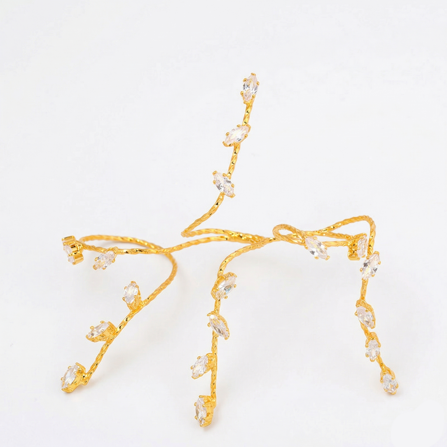18K gold plated triple ring minimalist chain on hand UAE
